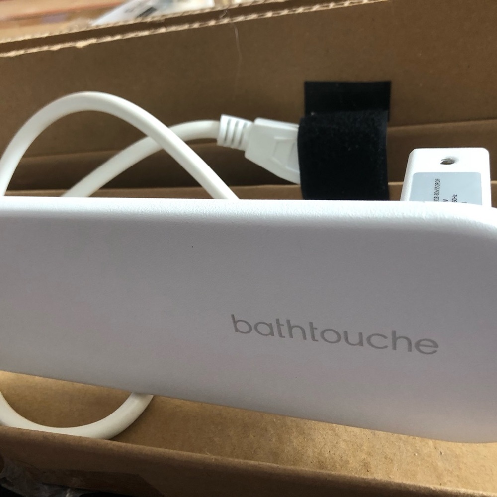 Bathtouche White towel Warmer